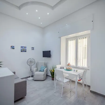 Miranda Nel Cuore Del Vomero Apartamento
